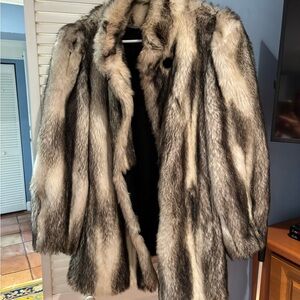 Luxurious Faux Fur Coat - Gray